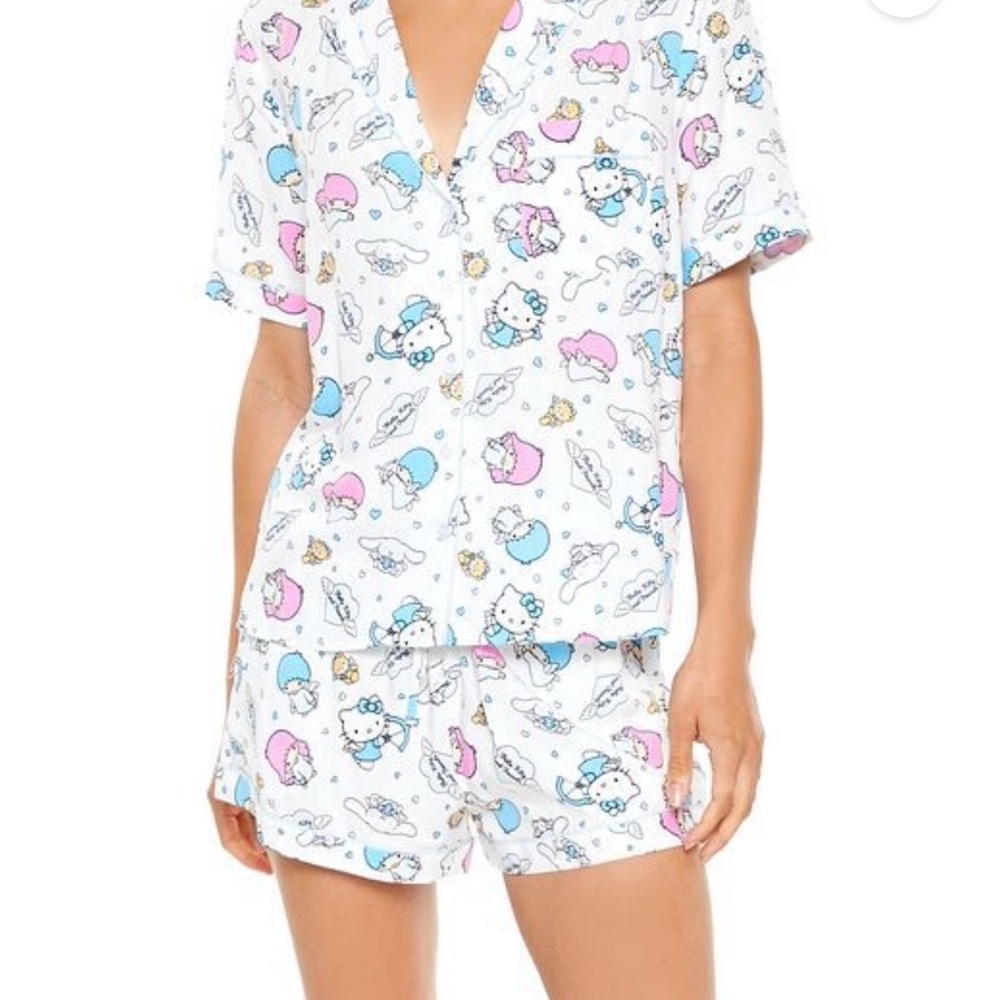 NWT Hello Kitty x Forever 21 Collab Pajama Sleepwear Set Shorts and Shirt
